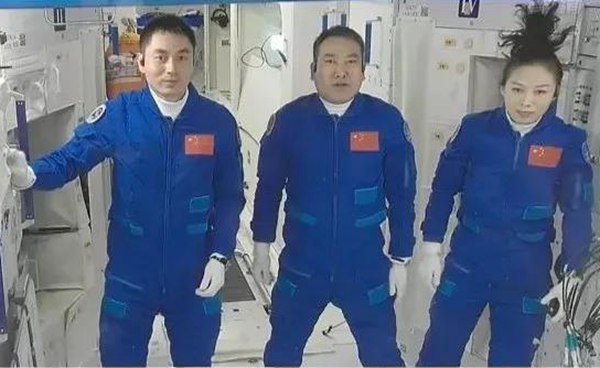 神舟十三號航天員王亞平太空授課觀后感作文,2021天宮課堂第一課觀后感