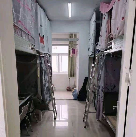銀川科技學(xué)院宿舍條件怎么樣,幾個(gè)人住,有空調(diào)嗎?