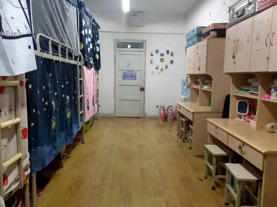 蘭州財(cái)經(jīng)大學(xué)宿舍條件怎么樣,幾個(gè)人住,有空調(diào)嗎?