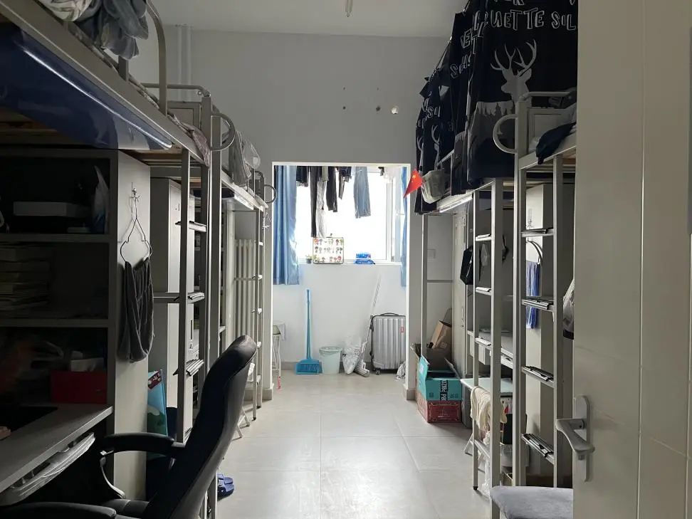 北京理工大學(xué)宿舍條件怎么樣,幾個(gè)人住,有空調(diào)嗎?