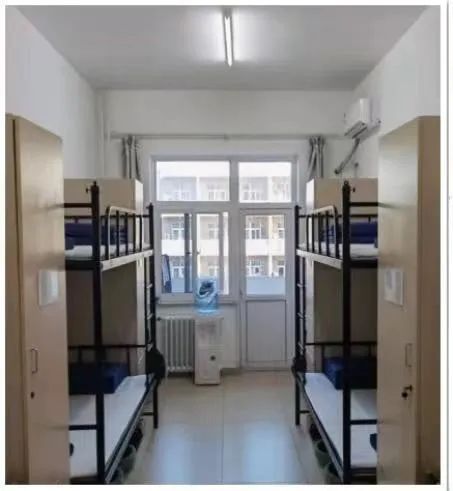 北京大學(xué)宿舍條件怎么樣,幾個(gè)人住,有空調(diào)嗎?